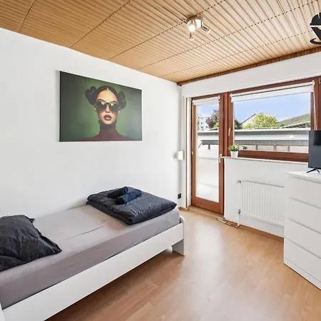 Monteur - Fuer Bis Zu 6 Personen In 63179 - Of04 오베르츠하우젠